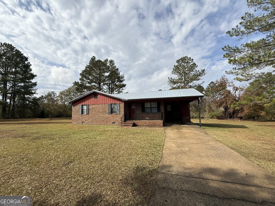 1490 Hwy 319 in East Dublin, GA - Building Photo