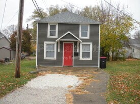 106 E Vine St in Attica, IN - Building Photo