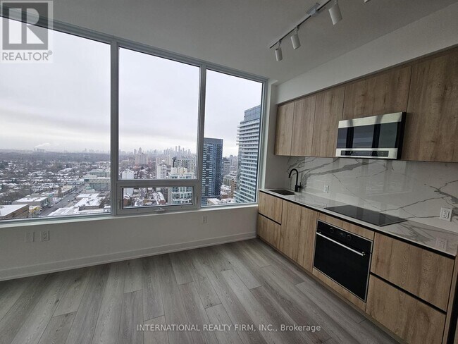 127-2127 Broadway Ave