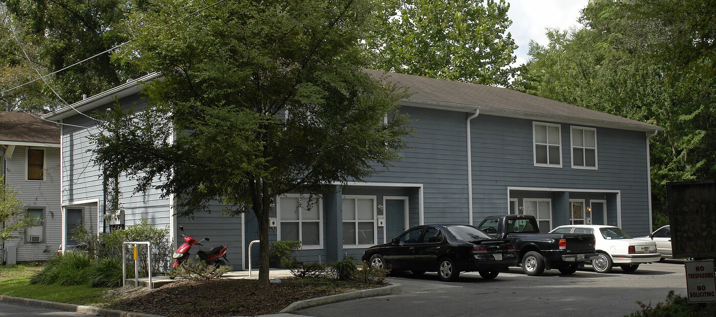 120 NW 8th St in Gainesville, FL - Foto de edificio