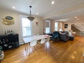 27 Spring Garden St, Unit T in Boston, MA - Foto de edificio - Building Photo