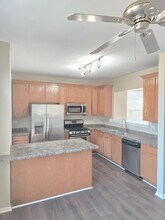 3401 Kentshire Cir in Aurora, IL - Building Photo - Building Photo
