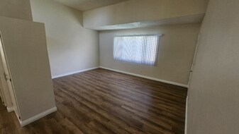 14926 Hawthorne Blvd in Lawndale, CA - Building Photo