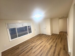 1119 S Alderwood Dr in Moses Lake, WA - Foto de edificio - Building Photo