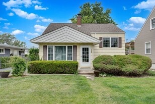 768 Spring Rd in Elmhurst, IL - Building Photo