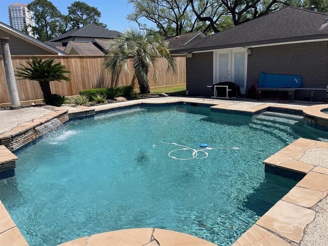 5232 Piping Rock Ln in Houston, TX - Building Photo - Building Photo