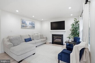 5710 Ridgedale Dr in Woodbridge, VA - Building Photo - Building Photo