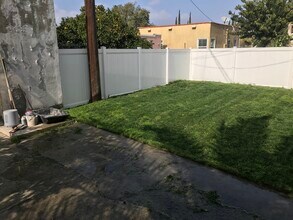 1921 S Ridgeley Dr, Unit 2 in Los Angeles, CA - Building Photo - Building Photo