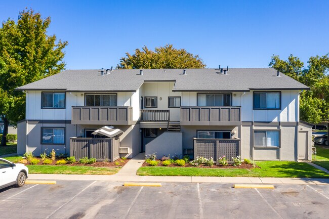 Ironwood in Livermore, CA - Building Photo - Building Photo