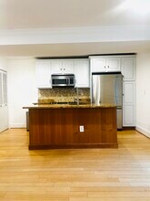 1663 Newton St NW, Unit Newton ST in Washington, DC - Foto de edificio - Building Photo