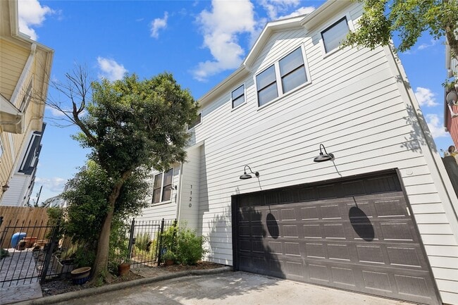 property at 1120 W 18th St