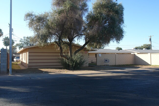 Glenwood Plaza in Glendale, AZ - Foto de edificio - Building Photo