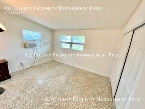 5672 Bronx Ave in Sarasota, FL - Building Photo - Building Photo