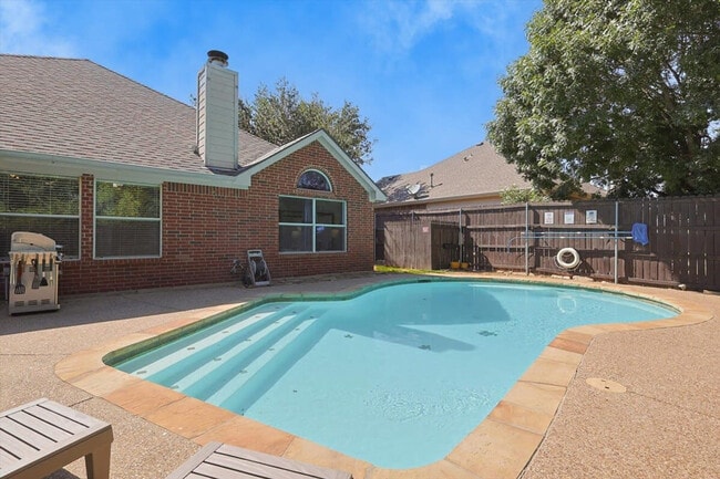 2402 Blue Holly Dr