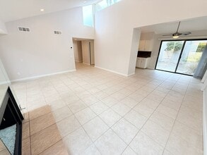 2350 Vía Sonoma in Palm Springs, CA - Building Photo - Building Photo