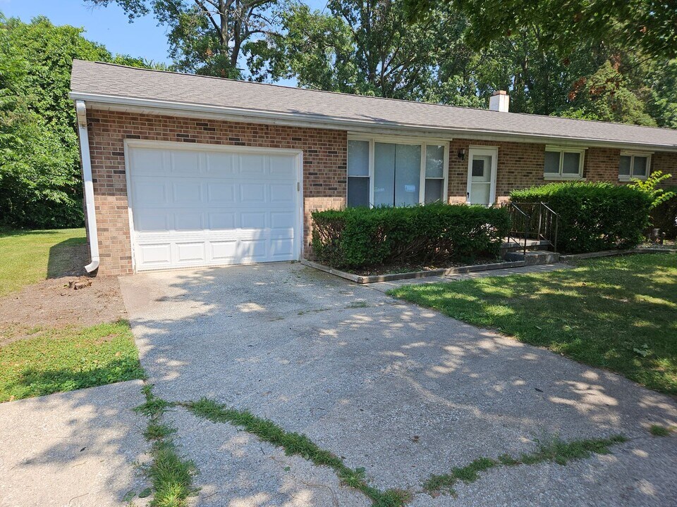 1716 E Bristol St in Elkhart, IN - Building Photo
