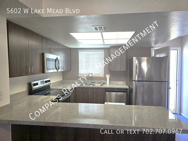 5602 W Lake Mead Blvd in Las Vegas, NV - Building Photo - Building Photo