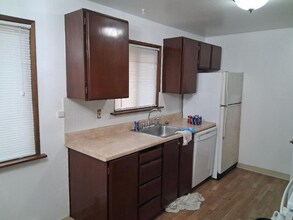 2204 SE Tacoma St in Portland, OR - Building Photo - Building Photo