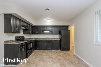 221 Grovewood Dr in Beech Grove, IN - Building Photo - Building Photo