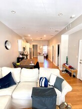 128 London St, Unit 1 in Boston, MA - Foto de edificio - Building Photo
