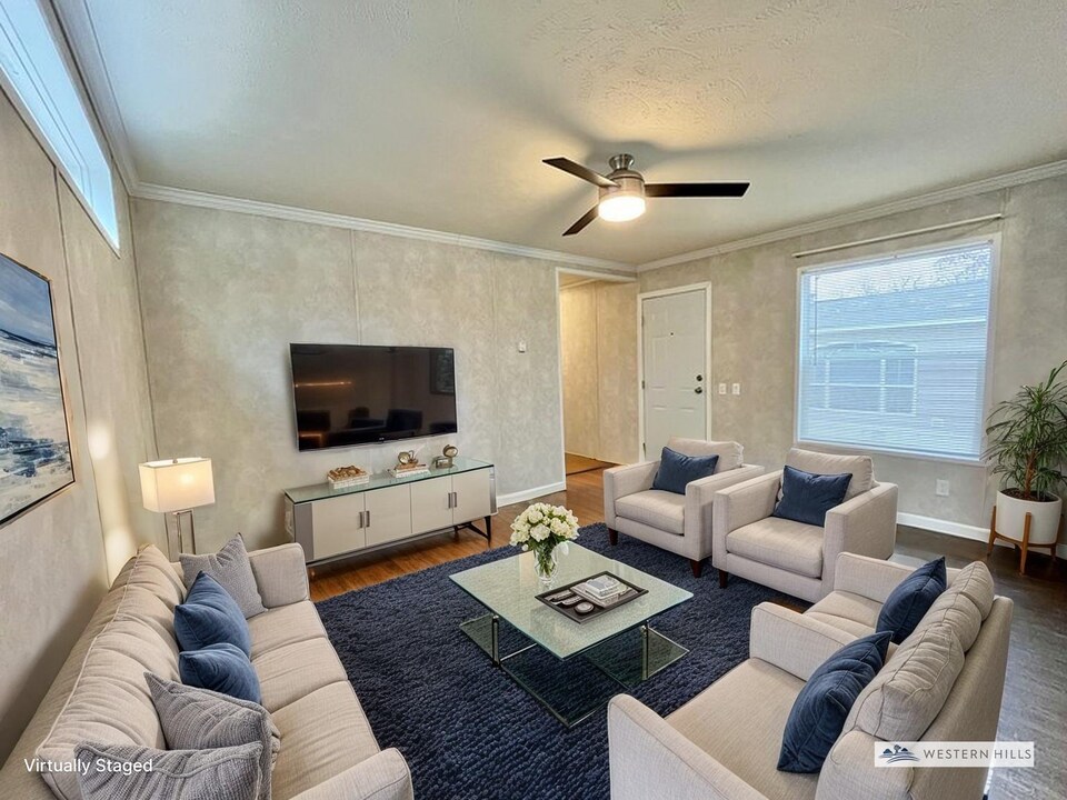 3701 2nd St in Coralville, IA - Foto de edificio