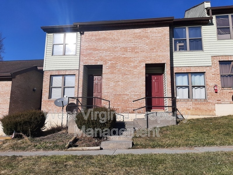82 Beagle Club Rd in Jumping Branch, WV - Building Photo