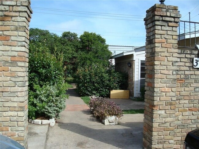 property at 3412 Willowrun Dr