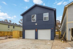 8118 De Priest St in Houston, TX - Building Photo