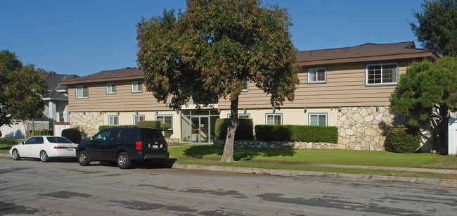 221 W Dexter St in Covina, CA - Foto de edificio - Building Photo