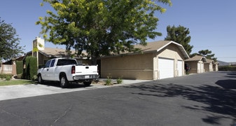 Desert Oasis Apartments in Hesperia, CA - Building Photo