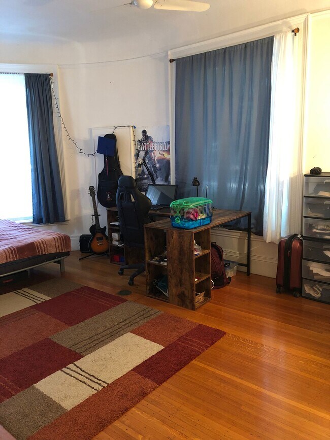1874 Beacon St, Unit 2 in Brookline, MA - Building Photo - Building Photo