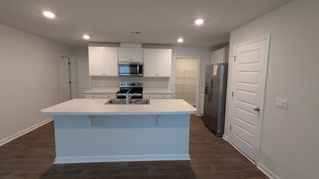 163 Painted Lady Lp in Savannah, GA - Building Photo - Building Photo