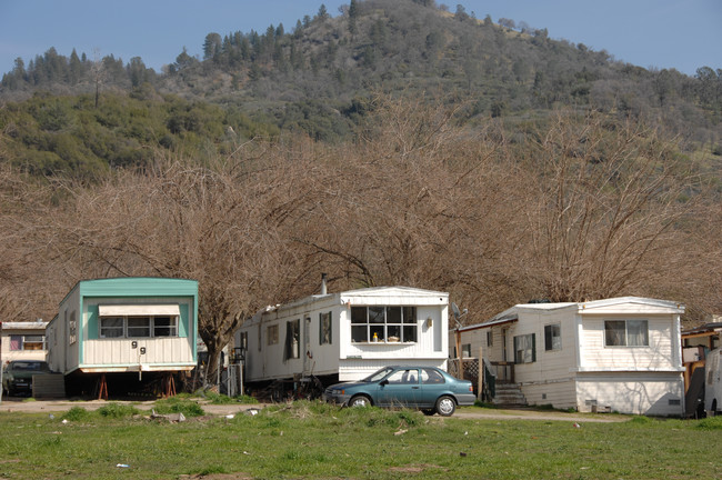 Indian Creek Mobile Home Park in North Fork, CA - Foto de edificio - Building Photo