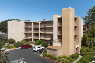 Lake Park in La Mesa, CA - Building Photo