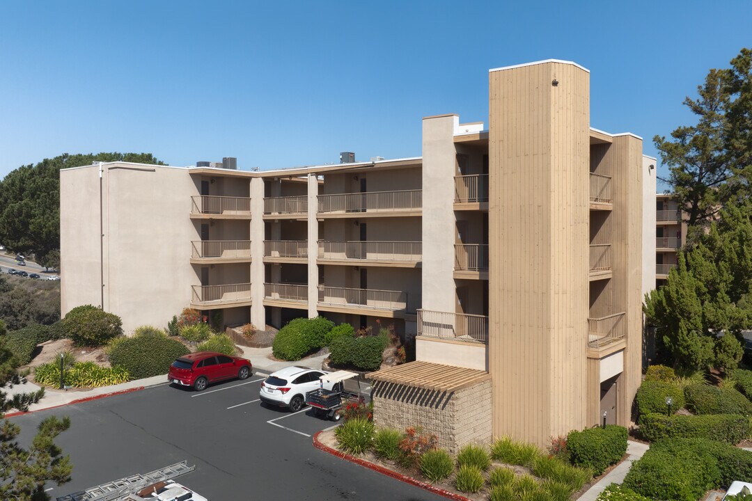 Lake Park in La Mesa, CA - Building Photo