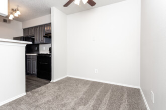 The Retreat @ 3737 in Dallas, TX - Foto de edificio - Interior Photo