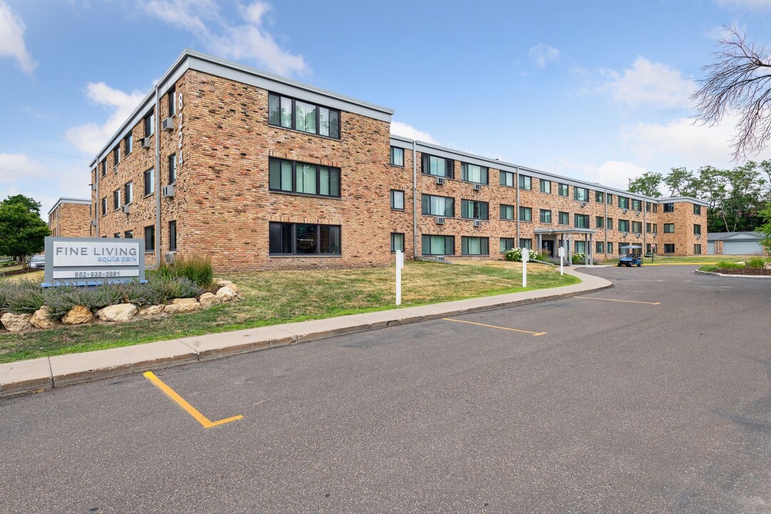 Fine Living at Aquila Park & Royal Park in St. Louis Park, MN - Building Photo