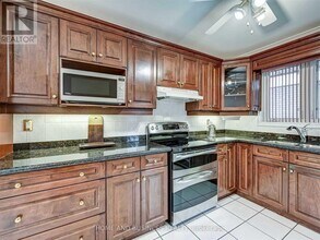 1648 Sunnycove Dr in Mississauga, ON - Building Photo - Building Photo