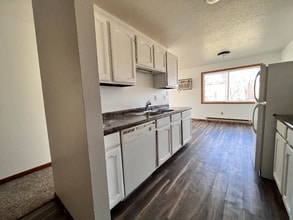 2605 S 17th St, Unit 8 in Grand Forks, ND - Foto de edificio - Building Photo