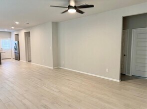 204 Tillage Rd in Elgin, TX - Building Photo - Building Photo