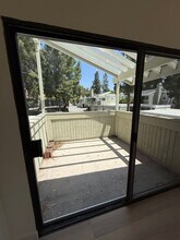 22137 Burbank Blvd in Los Angeles, CA - Building Photo - Building Photo