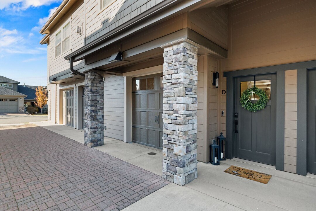 24493 E Pinnacle Ct in Liberty Lake, WA - Building Photo