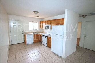 15588 S Yava Rd in Arizona City, AZ - Building Photo - Building Photo