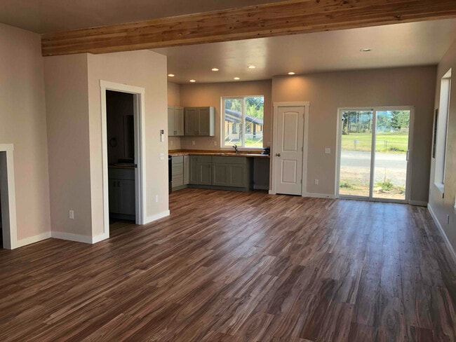 property at 728 Hamilton Ranch Rd