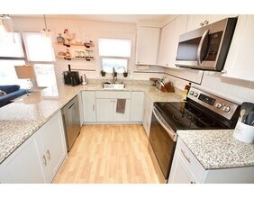 21 Avon St-Unit -1 in Stoneham, MA - Building Photo - Building Photo