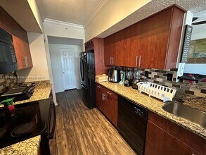 11601 SW 2nd St in Pembroke Pines, FL - Foto de edificio - Building Photo