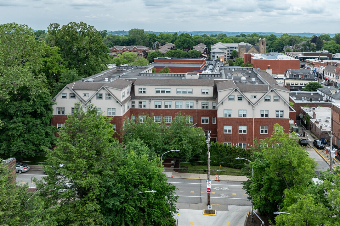 Weinberg Terrace in Pittsburgh, PA - Building Photo