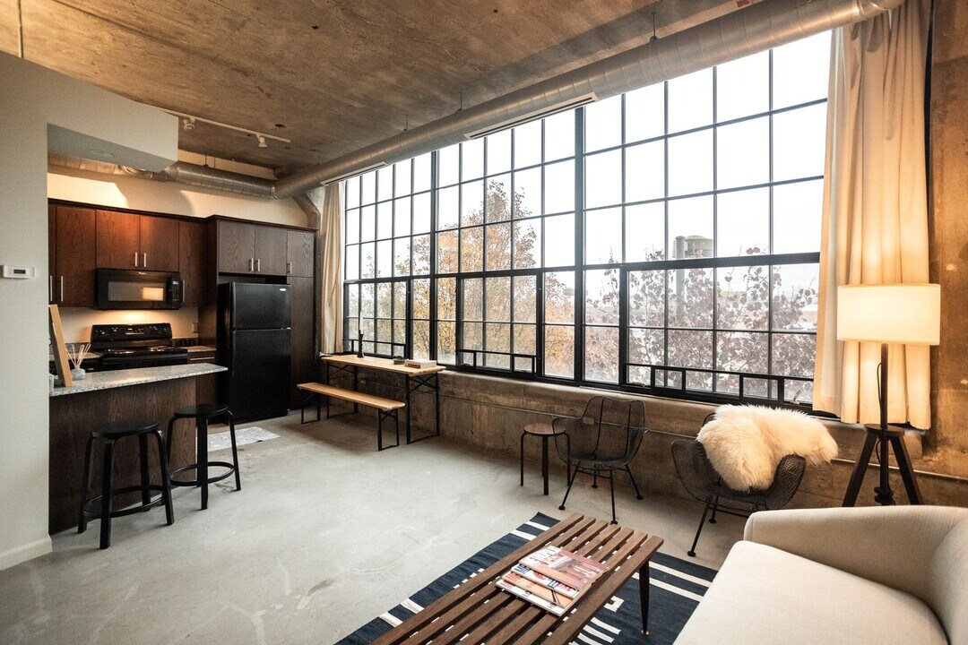 41 Burroughs St in Detroit, MI - Building Photo