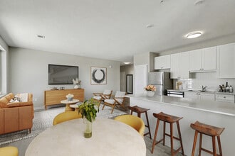 Cinque Apartments in London, ON - Building Photo - Building Photo
