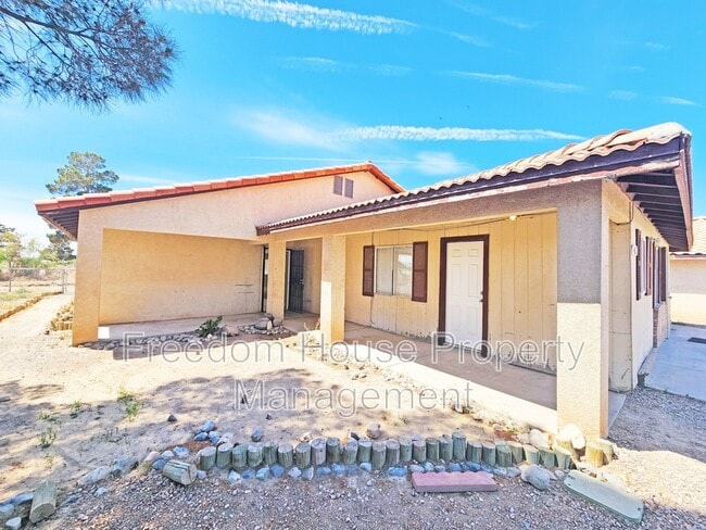 411 Erin St in Pahrump, NV - Building Photo - Building Photo